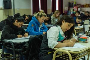 Más de 250 aspirantes rinden los exámenes de idoneidad