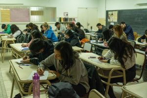 Más de 250 aspirantes rinden los exámenes de idoneidad
