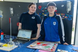 Estudiantes presentaron el Proyecto “Plásticos hasta en el aire que respiramos” en el Centro Cultural