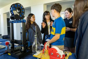 Estudiantes presentaron el Proyecto “Plásticos hasta en el aire que respiramos” en el Centro Cultural