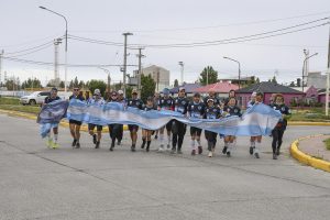 El Gobierno de Santa Cruz recibió a los atletas de la Segunda Ultra Maratón homenaje ARA San Juan