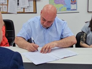 Se firmó un convenio que permitirá implementar la capacitación de “Operario Filetero”