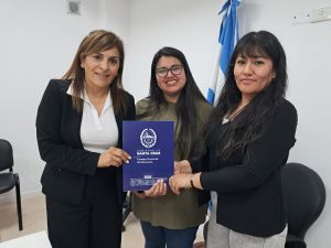 Histórica firma de contrato de servicios para las cooperativas educativas de la provincia