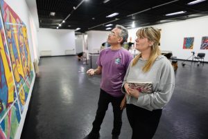 Artistas callejeros ultiman detalles para la inauguración de la muestra “La Calle en Bellas Artes”