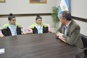 Álvarez recibió a campeonas santacruceñas de gimnasia rítmica