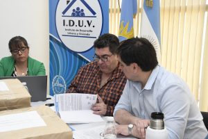 Abrieron sobres de las licitaciones para las 56 Viviendas en Río Gallegos y el gimnasio deportivo para Los Antiguos