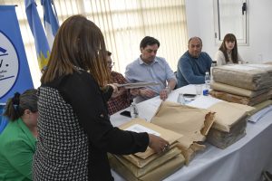 Abrieron sobres de las licitaciones para las 56 Viviendas en Río Gallegos y el gimnasio deportivo para Los Antiguos