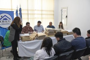 Abrieron sobres de las licitaciones para las 56 Viviendas en Río Gallegos y el gimnasio deportivo para Los Antiguos