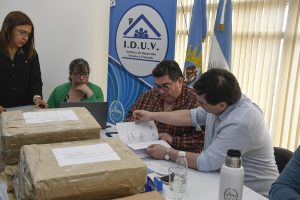 Abrieron sobres de las licitaciones para las 56 Viviendas en Río Gallegos y el gimnasio deportivo para Los Antiguos