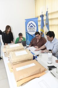 Abrieron sobres de las licitaciones para las 56 Viviendas en Río Gallegos y el gimnasio deportivo para Los Antiguos