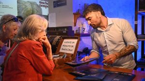 Una noche santacruceña: historia, cultura y sabor en el corazón de Buenos Aires