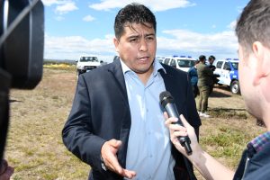 Vidal recepcionó la llegada de vehículos e indumentaria para la Policía de Santa Cruz