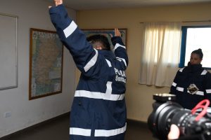 Vidal recepcionó la llegada de vehículos e indumentaria para la Policía de Santa Cruz