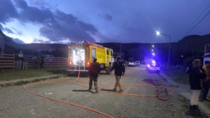 El Chaltén: El Consejo Agrario y Bomberos controlaron un incendio en un local gastronómico