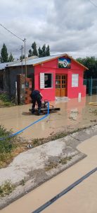 Gobernador Gregores: Protección Civil rescató a una familia mendocina atrapada en la ruta durante las intensas lluvias