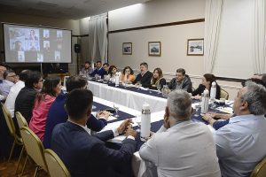 Claudio Vidal encabezó la primera reunión de gabinete del año y presentó a nuevos secretarios