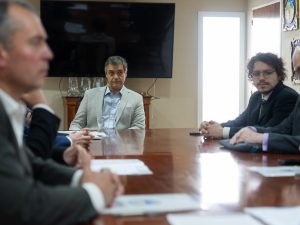 Santa Cruz concreta un avance decisivo en conectividad aérea con la creación de un hub de vuelos regionales