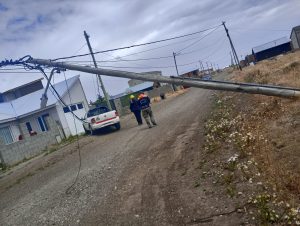 Entes provinciales asisten a la población ante el temporal de fuertes vientos