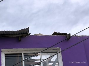 Entes provinciales asisten a la población ante el temporal de fuertes vientos