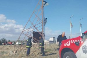 Protección Civil Santa Cruz cerró una jornada de intensas intervenciones ante los fuertes vientos que azotaron la provincia