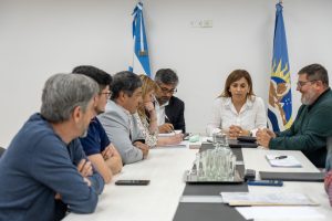 El Gobierno de Santa Cruz se reunió con la conducción de ADOSAC