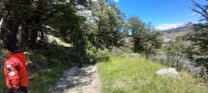 Advierten a la comunidad sobre el desprendimiento de rocas en el Paredón de los Cóndores