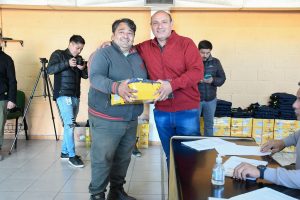 Bujer sobre la entrega de indumentaria: “Esta es una acción que se replicará en toda la provincia”