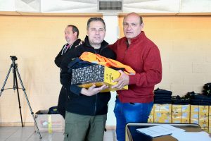 Bujer sobre la entrega de indumentaria: “Esta es una acción que se replicará en toda la provincia”