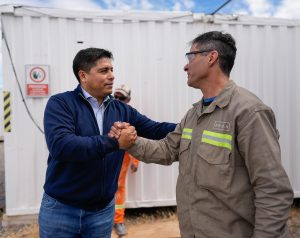Vidal supervisó la interconexión eléctrica en El Pluma: "Nosotros estamos haciendo lo que otros dejaron abandonado"