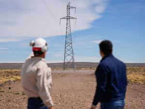 Vidal supervisó la interconexión eléctrica en El Pluma: "Nosotros estamos haciendo lo que otros dejaron abandonado"