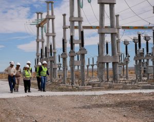 Vidal supervisó la interconexión eléctrica en El Pluma: "Nosotros estamos haciendo lo que otros dejaron abandonado"