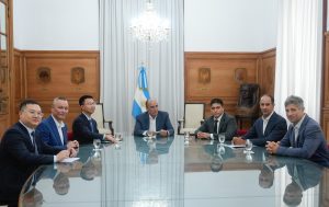 Vidal insiste en la reactivación de las represas ante Nación y representantes de Gezhouba Group Corp