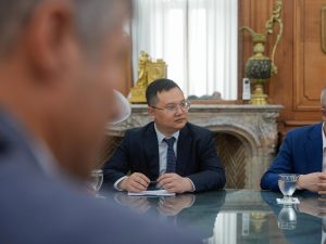 Vidal insiste en la reactivación de las represas ante Nación y representantes de Gezhouba Group Corp