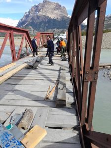 El Chaltén: Luego de las reparaciones en el Puente del Río Eléctrico, se restablece la transitabilidad con precaución