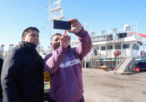 Vidal recorrió Puerto Deseado con empresarios chinos para impulsar inversiones en la industria pesquera y manufacturera