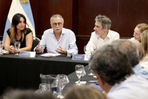 Santa Cruz presente en la reunión del COFESA
