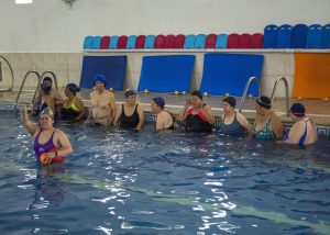 Adultos Mayores de Recuerdos Compartidos disfrutaron de una mañana de natación y juegos