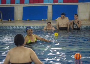 Adultos Mayores de Recuerdos Compartidos disfrutaron de una mañana de natación y juegos