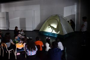 Finalizó una nueva semana del taller sobre dinosaurios que fascina a niños y niñas