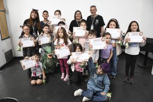 Finalizó una nueva semana del taller sobre dinosaurios que fascina a niños y niñas