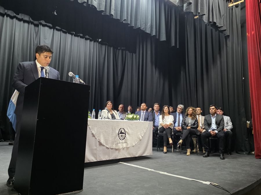 En Educación, Claudio Vidal detalló las inversiones realizadas y anunció obras en Santa Cruz