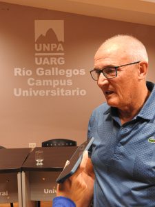 Sergio Vizcaíno brindó la charla “Fósiles y paleoecología de Santa Cruz durante el Mioceno temprano” en Río Gallegos