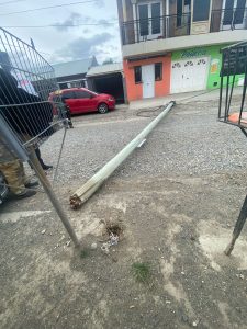 Decenas de intervenciones de bomberos por el fuerte temporal de viento en Santa Cruz