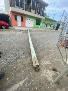 Decenas de intervenciones de bomberos por el fuerte temporal de viento en Santa Cruz
