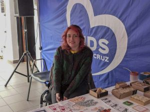 Génesis de una cadena: La juventud santacruceña conmemoró el Día de la Mujer