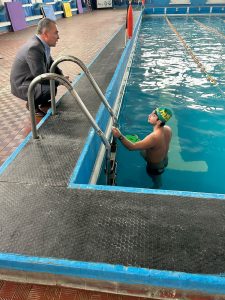Daniel Álvarez recibió al reconocido nadador santacruceño Matías Díaz Hernández