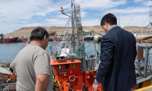 El buque Liliana volvió a operar y zarpó desde el puerto Caleta Paula