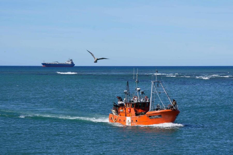 El buque Liliana volvió a operar y zarpó desde el puerto Caleta Paula