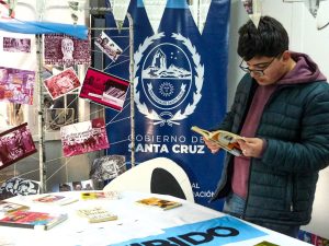 Jóvenes santacruceños conmemoraron el 24M con arte y memoria en la Subsecretaría de la Juventud