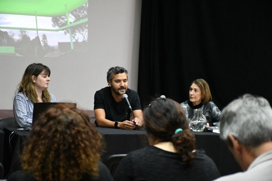 Con gran participación se realizó seminario que propone fortalecer la escena artística de la región